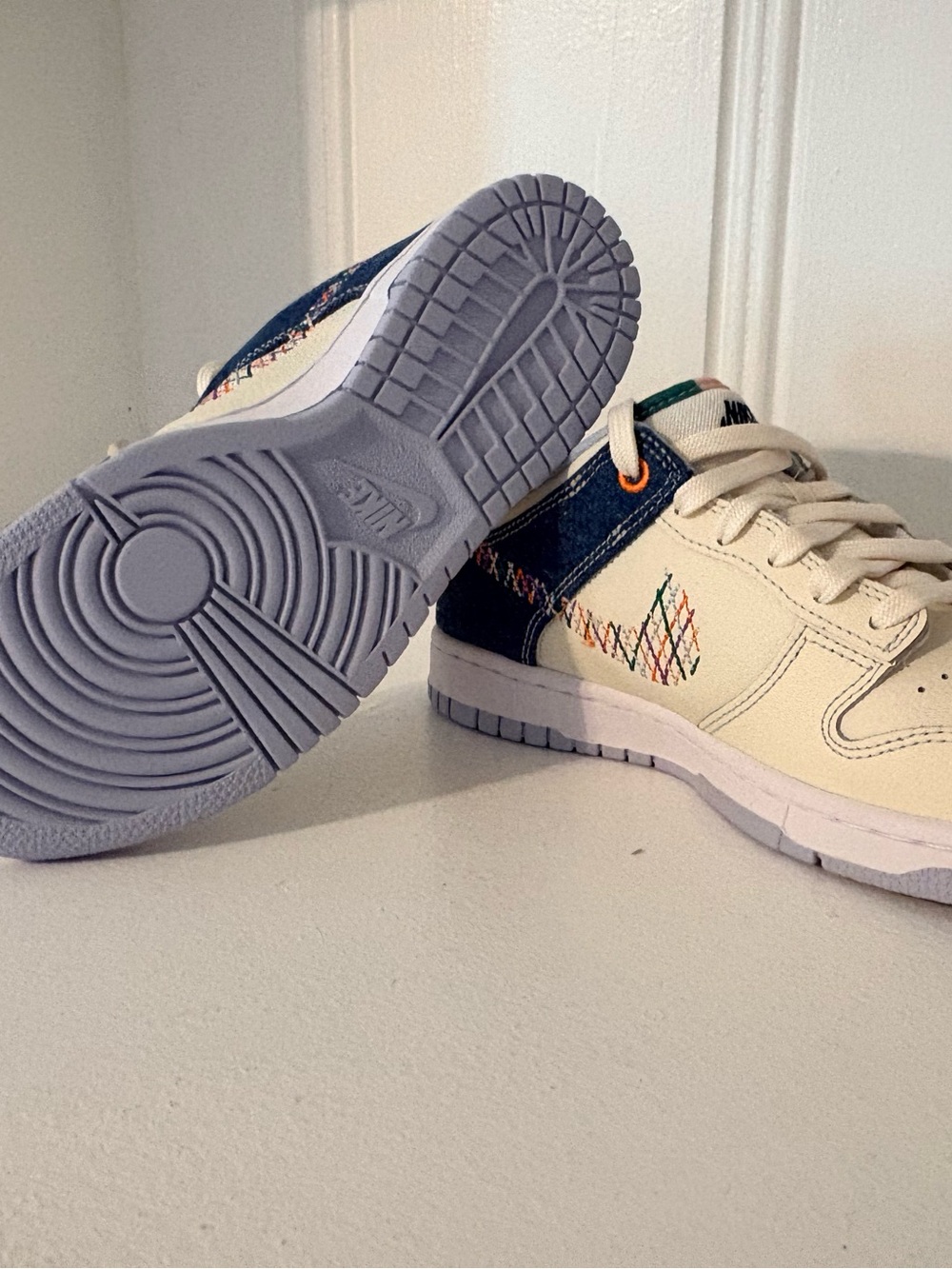 Nike Cream Low-Top Sneakers with Navy and Teal Accents - Picture 4 of 6